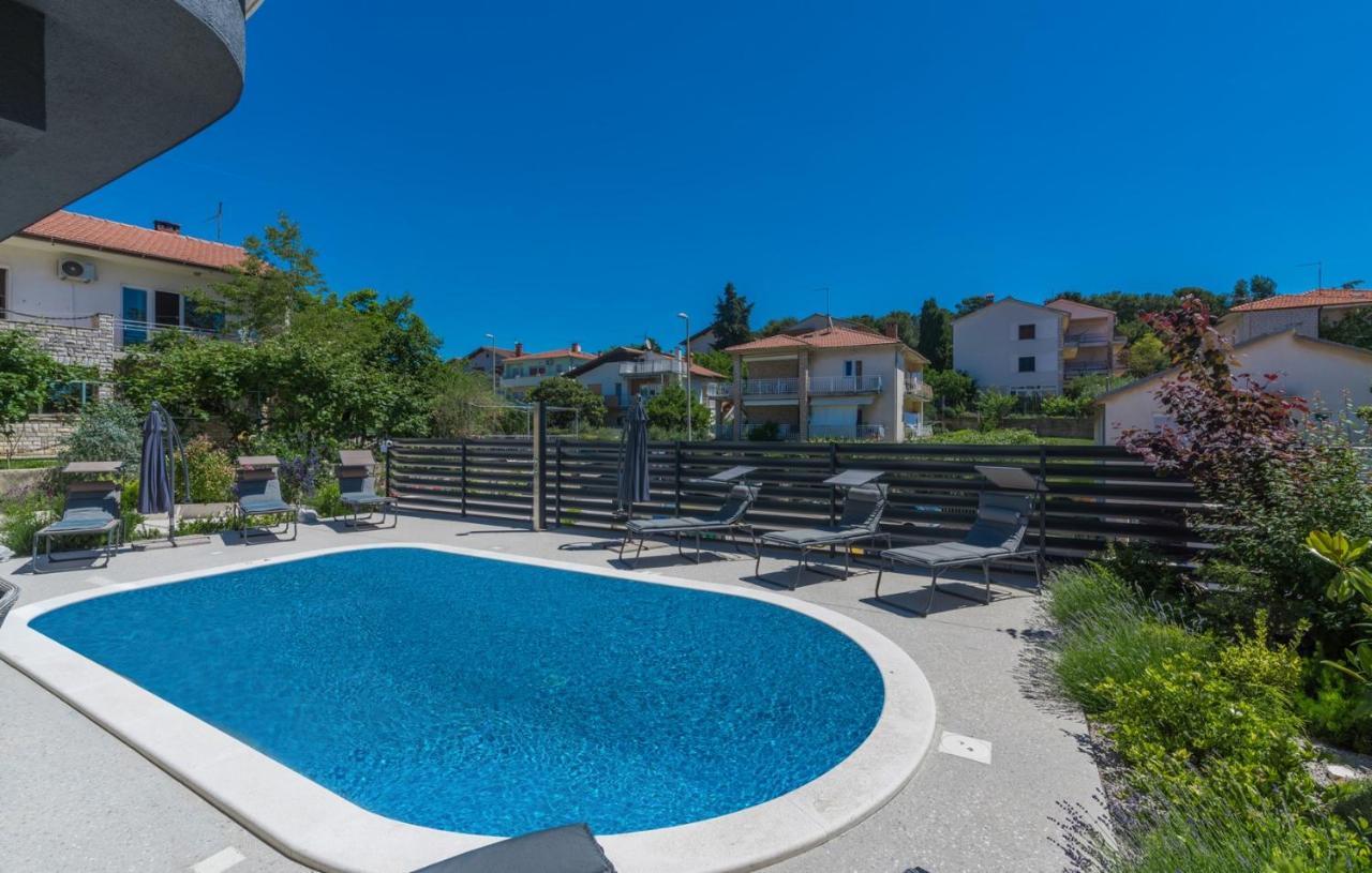 Modern Apartments With Shared Pool Near The Sea พูลา ภายนอก รูปภาพ