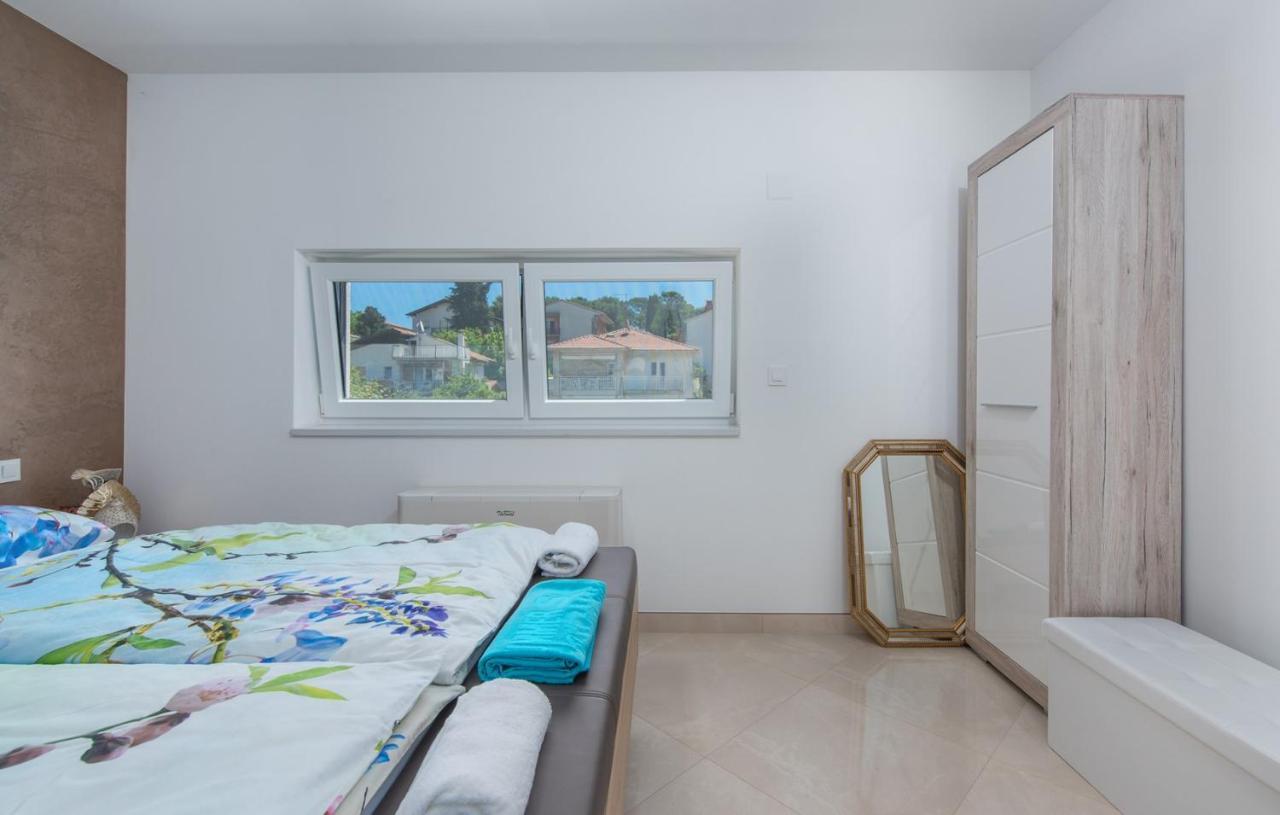 Modern Apartments With Shared Pool Near The Sea พูลา ภายนอก รูปภาพ
