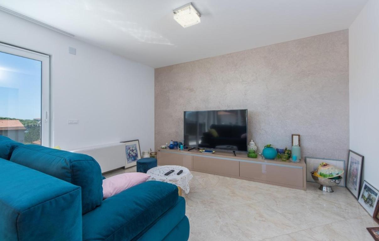 Modern Apartments With Shared Pool Near The Sea พูลา ภายนอก รูปภาพ